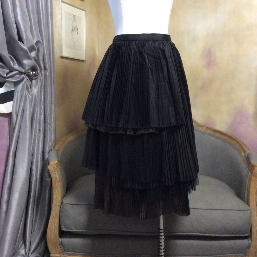NWT tiered concertina skirt, size 6